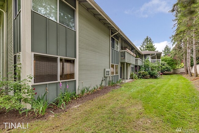 Building Photo - 2 br, 2 bath House - 17104 NE 45th ST #7
