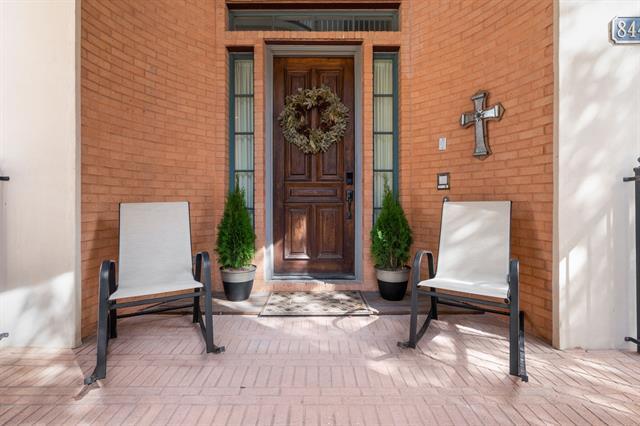 Foto del edificio - 8444 Library Street