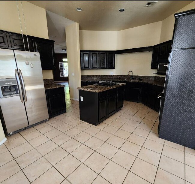 Building Photo - 5405 Coral Gables Dr