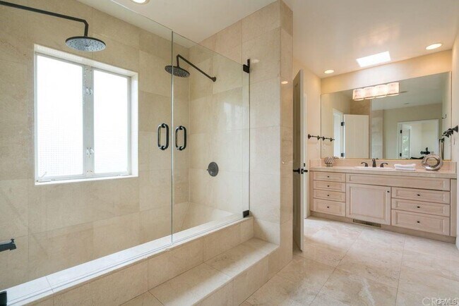 Foto del edificio - 2301 Irvine Ave