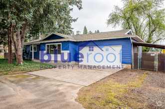 Building Photo - 15010 SE Linden Ln
