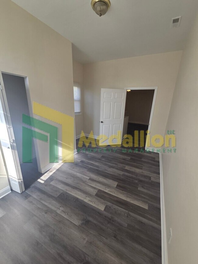 Foto del edificio - 8725 S Constance Ave