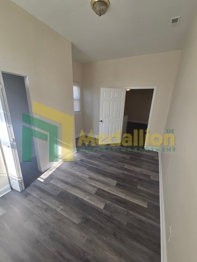 Building Photo - Updated 4-Bedroom Home on a Quiet Block