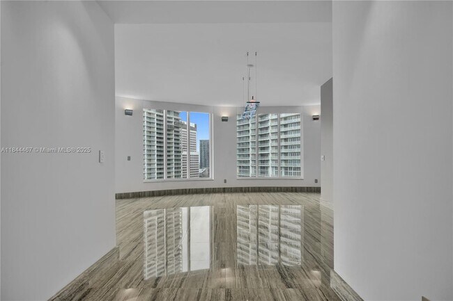Foto del edificio - 901 Brickell Key Blvd