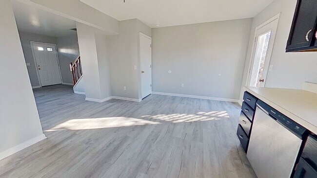 Foto del edificio - Comfortable & Easy Townhouse Living