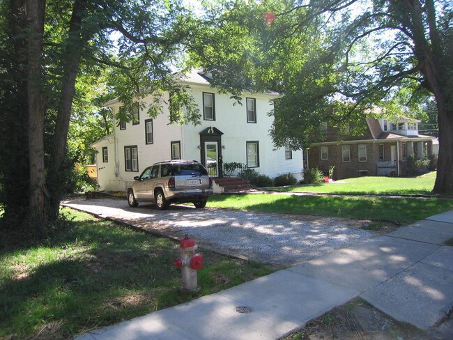 Building Photo - 518 S William St