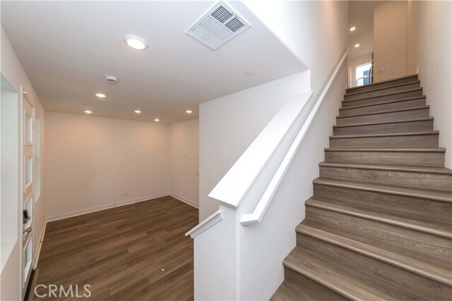 Building Photo - 262 Sash