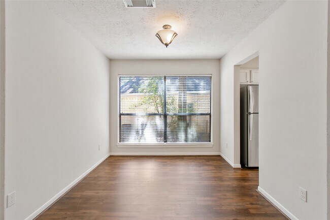 Building Photo - 75 Fallshire Dr
