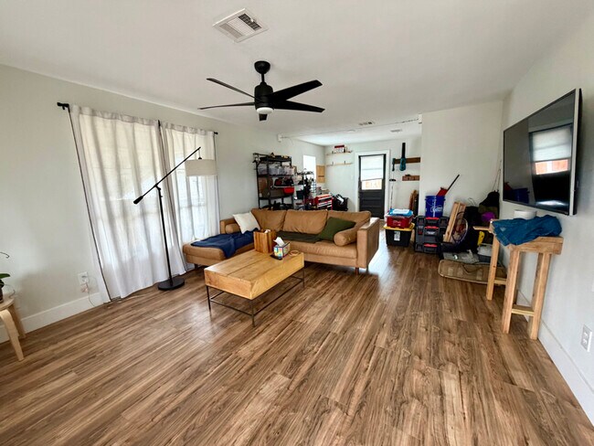 Foto del edificio - 4805 Brook Creek Cove