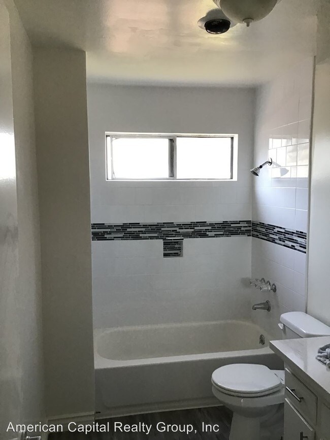 Building Photo - 9931 Tweedy Ln