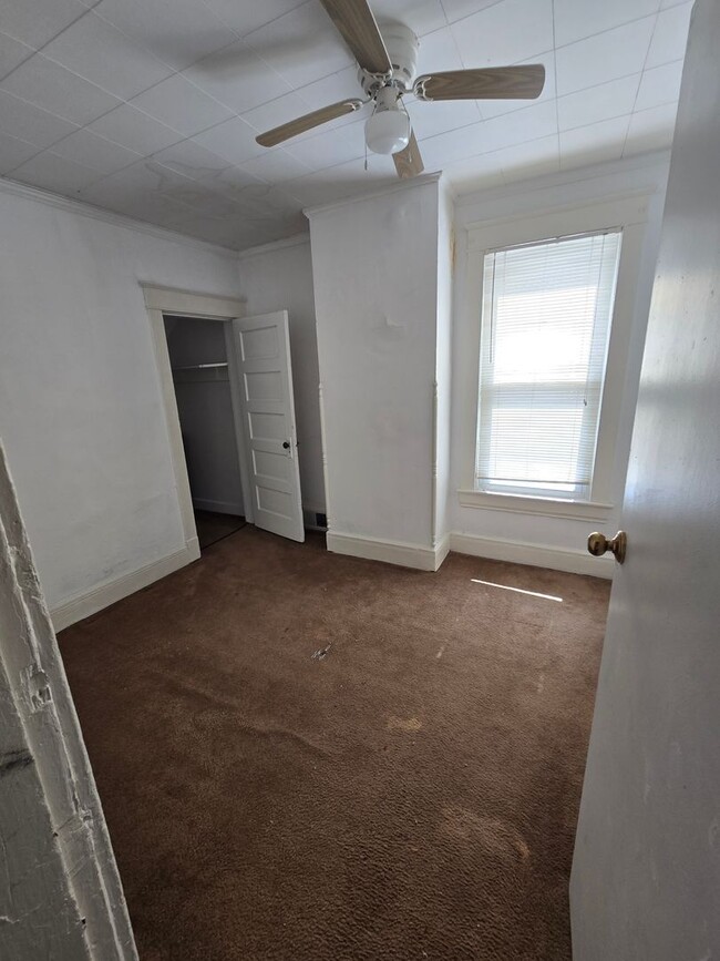 Building Photo - Spacious 3BD/1BA