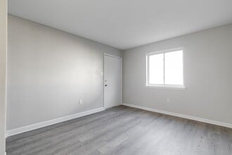 Interior Photo - 1901-1915 Whitcomb