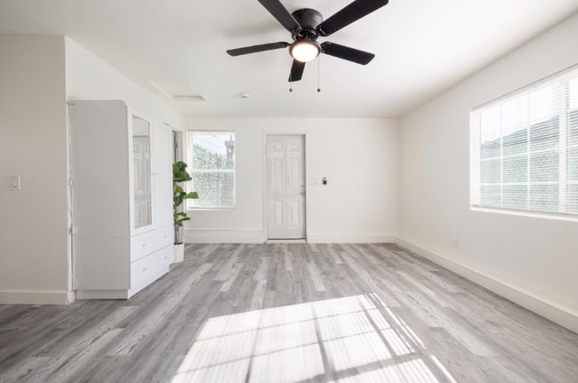 Foto del edificio - 4344 Keeler Ave