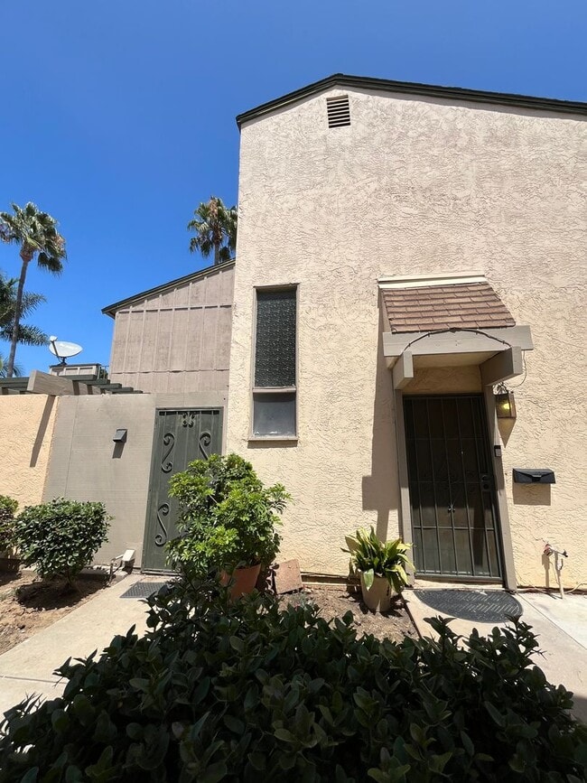 Foto del edificio - 4BR/2.5BA Two Story Condo Available
