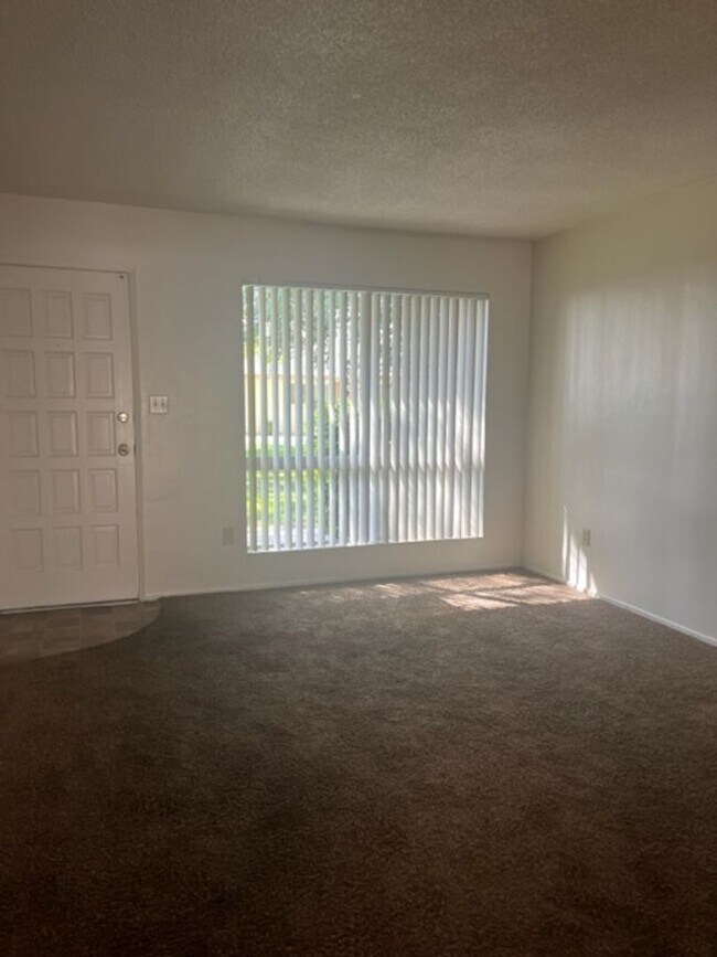 Foto del edificio - 2200 Courtleigh Dr