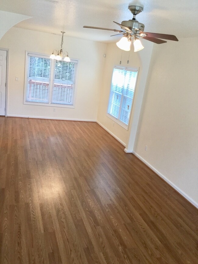 Foto del edificio - **AVAIL Now!  4 bed HOUSE- Granite/Stainle...