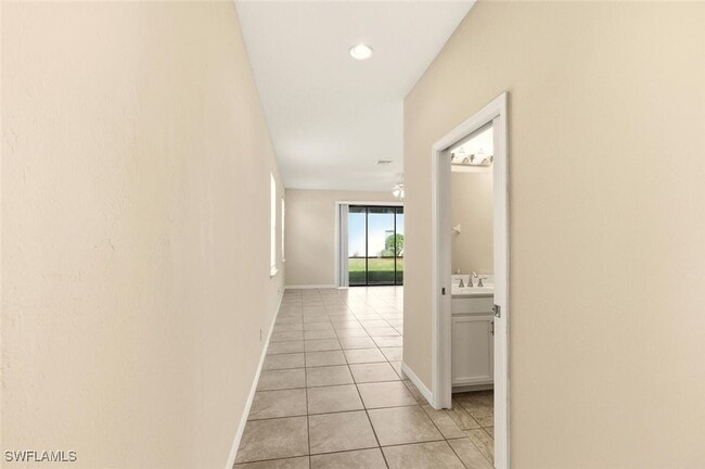 Foto del edificio - 14825 Sutherland Ave