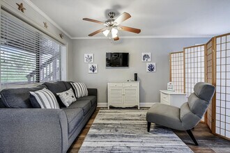 Building Photo - 4114 Holiday Dr