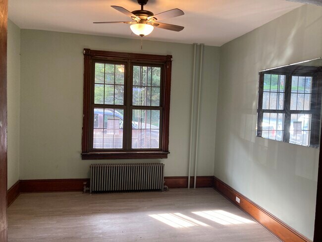 Living room - 745 E Norwegian St