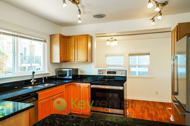 Foto del edificio - Spacious 4-Bedroom Seattle Home with Bonus...