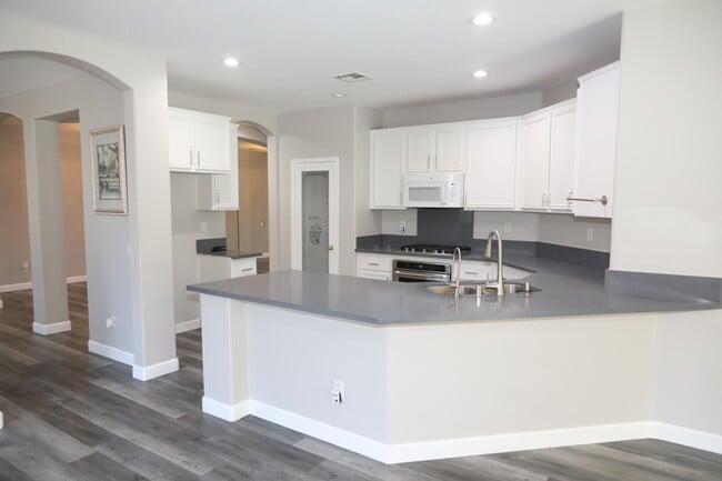 Building Photo - 39943 Capland Dr