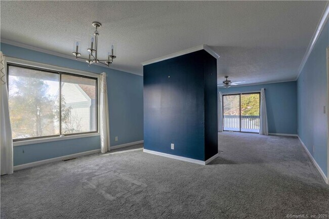 Building Photo - 3 Sweetbriar Ln