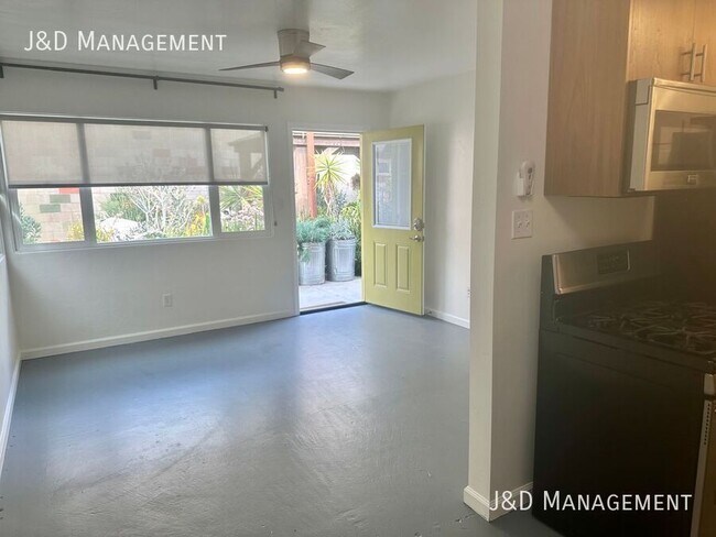 Foto del edificio - 4483-89 Park Blvd