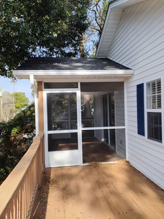 Foto del edificio - 422 Holly St