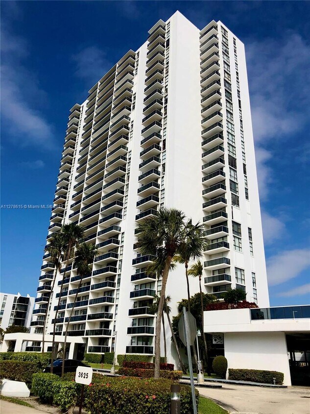 Primary Photo - 3675 N Country Club Dr