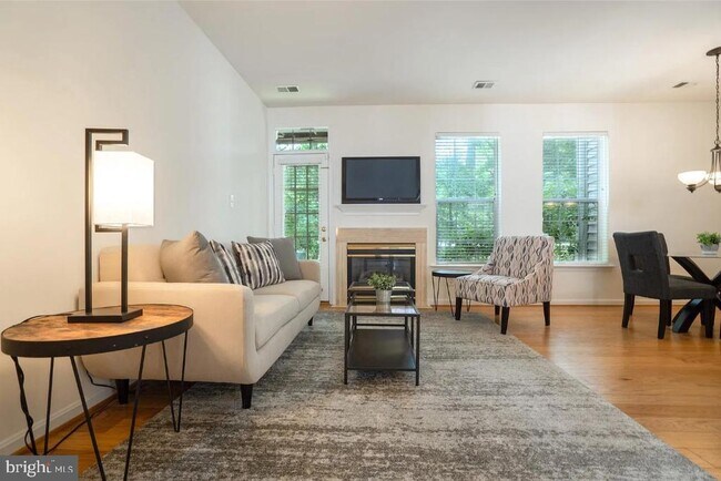 Foto del edificio - 1300 Windleaf Dr
