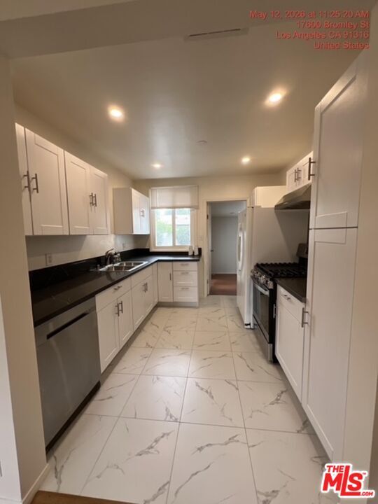 Foto del edificio - 17600 Bromley St