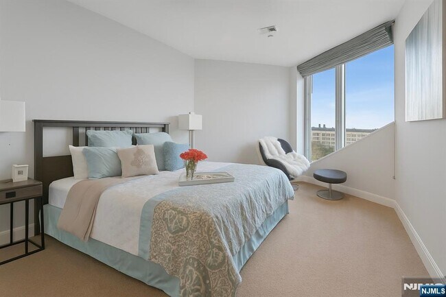 Foto del edificio - 600 Harbor Blvd