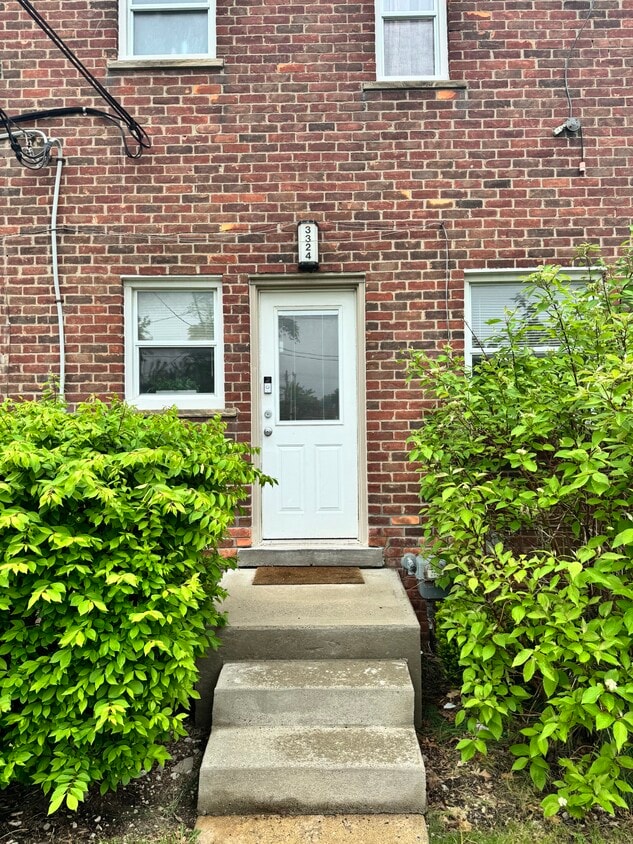 Door Facing Parking Lot - 3324 Coolidge Hwy