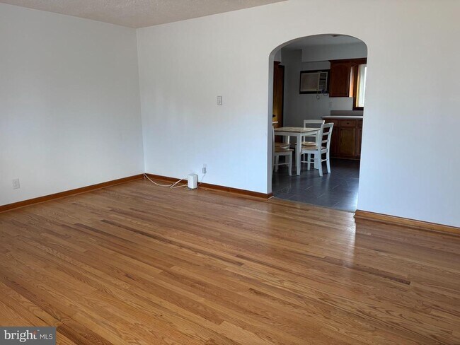 Foto del edificio - 8105 Winchester Ave