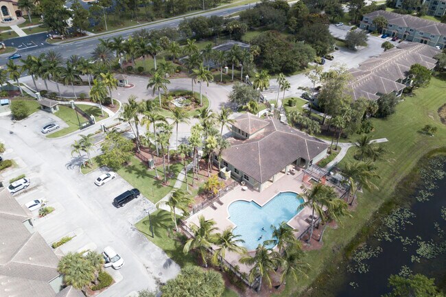Foto del edificio - 360 Crestwood Cir