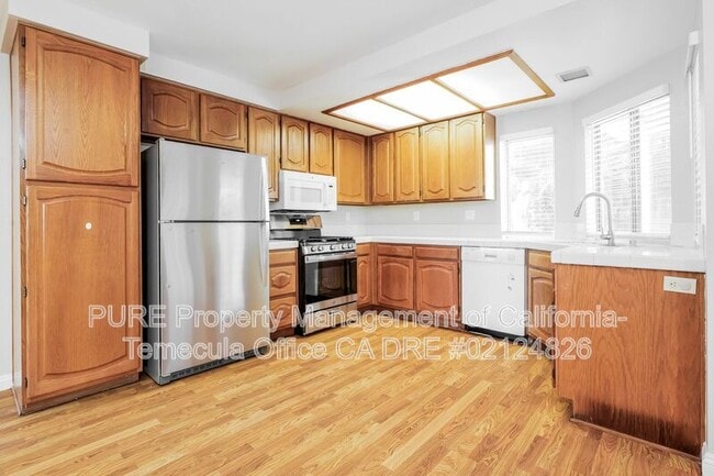 Building Photo - 45435 Piute St