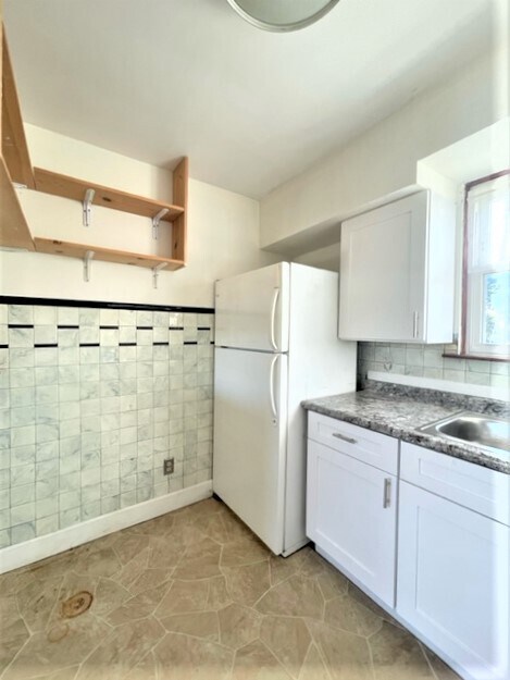Building Photo - 4824 S Lotus Ave