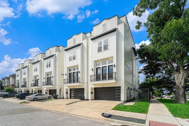 Foto del edificio - 2221 Francis St