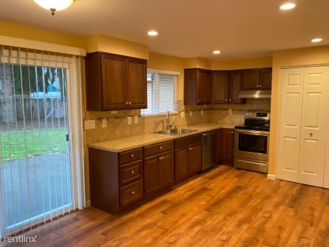 Building Photo - 3 br, 2 bath House - 9609 NW 18th Ave