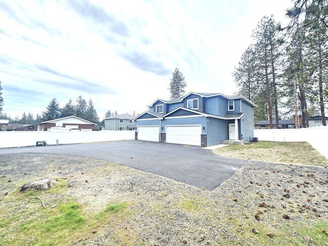 Foto del edificio - $2,300 - 3 Bed / 2.5 Bath Gorgeous Newer Built Duplex in North Spokane