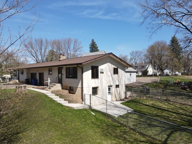 Foto del edificio - 322 W 5th St