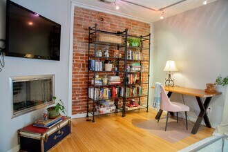 Building Photo - 2306 Glenarm Pl