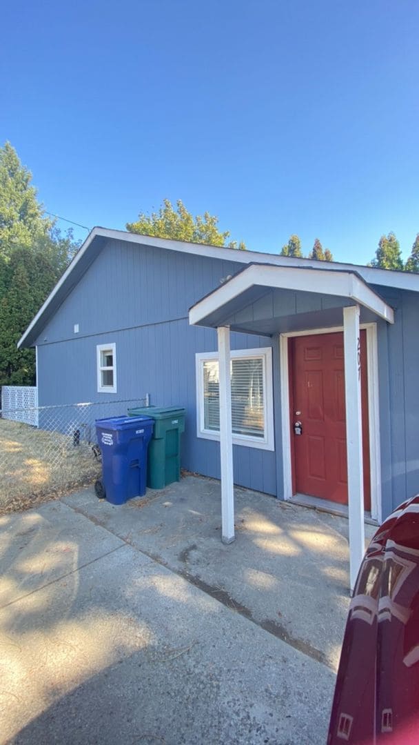 Building Photo - Adorable one bedroom one bathroom home!