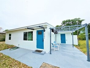 Building Photo - 261 6th Ct SW
