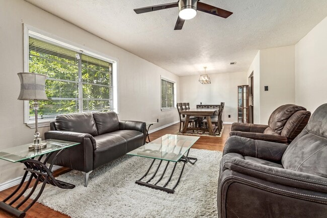Foto del edificio - 1385 Howell St