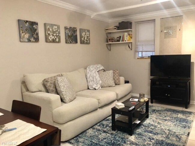 Photo - 902 I St SE Apartment