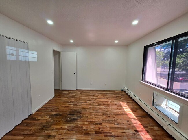 Foto del edificio - 58 High Path Rd