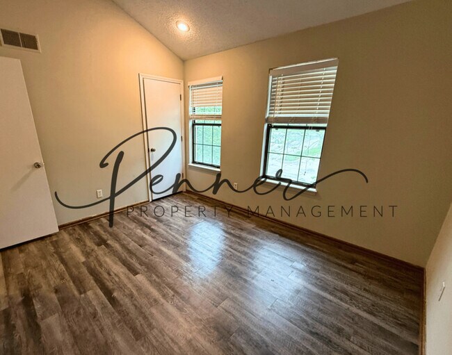 Foto del edificio - 717-C SW LIGGETT RD