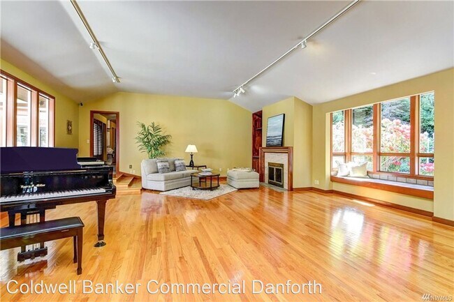 Building Photo - 4 br, 6 bath House - 11414 Bella Coola Rd