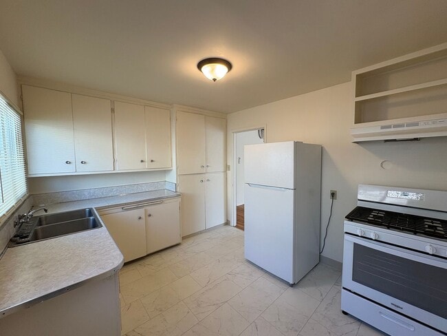 Building Photo - 3 Bed 1 Bath